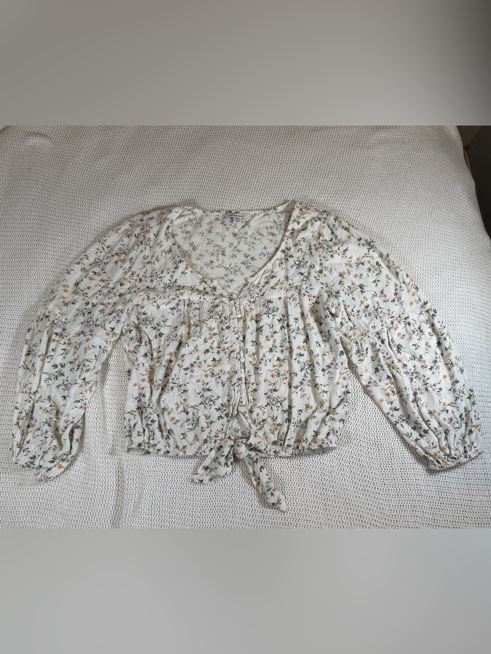 American Eagle Floral Tie-Front Blouse – size Medium